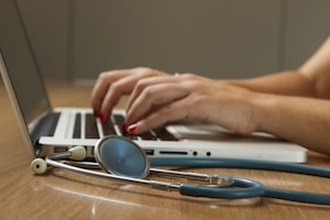 泌尿系统感染能自愈吗？专家解析与实用应对指南